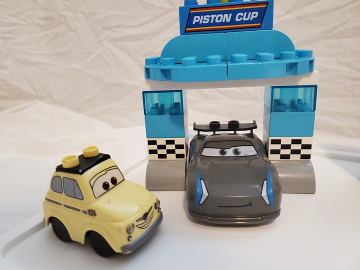 Piston Cup Race (Cars Duplo #10857)