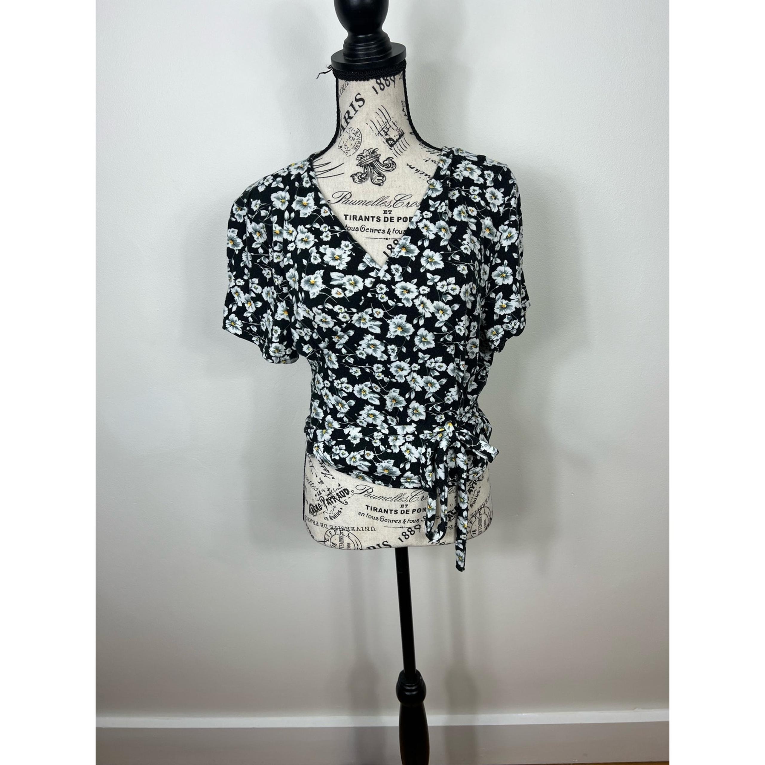 Shein Black and white floral short sleeve v-neck wrap crop top