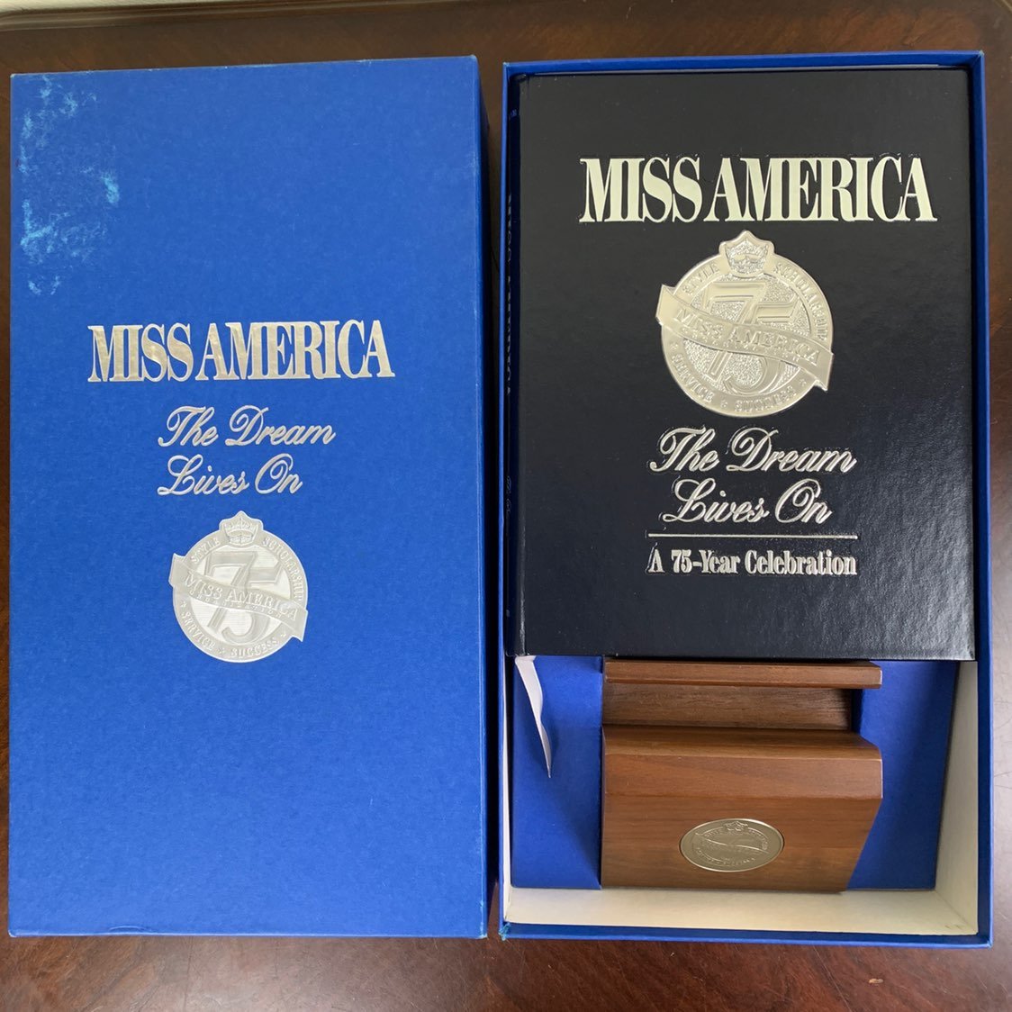 Miss America:Autographed Collector's edi