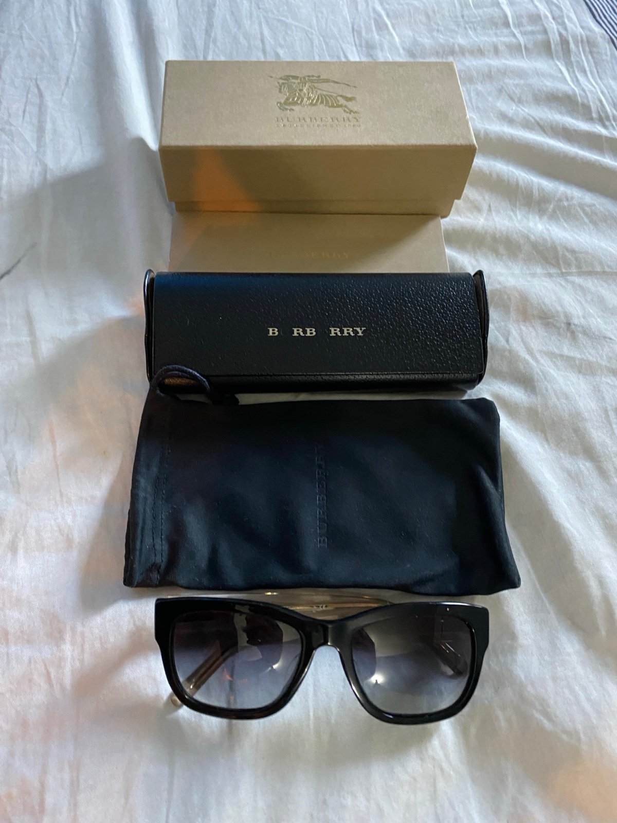 Burberry Glasses / Sunglasses unisex Comes with Box , Case and Bag