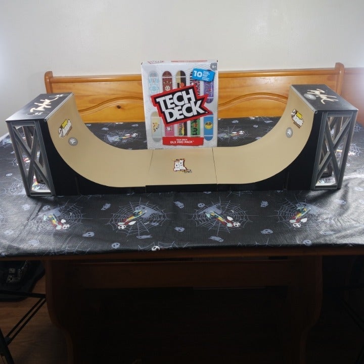 RARE Tech-Deck Half Pipe