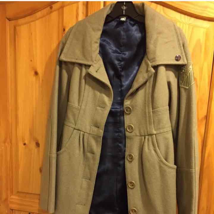 Coat:DC