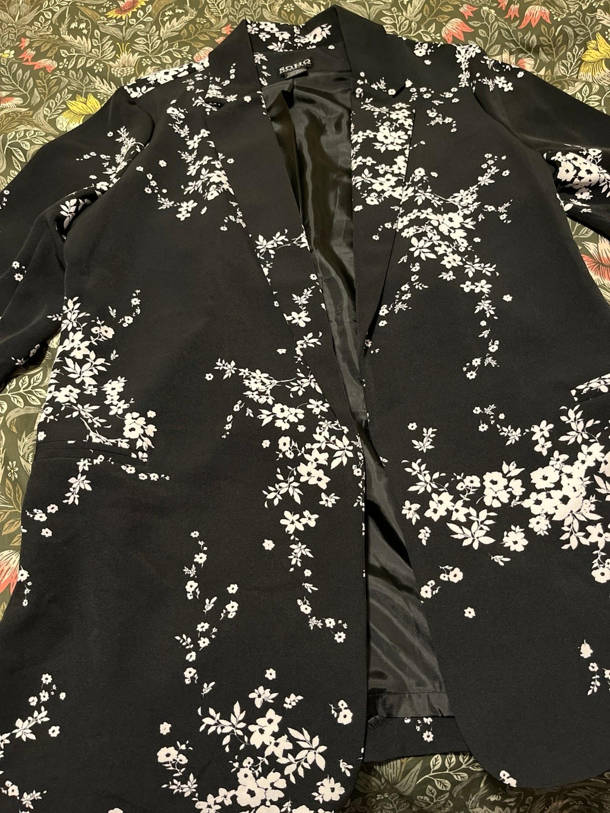 SOHO Apparel Ltd. Black/White Floral Stretch Unlined Blazer Sz M