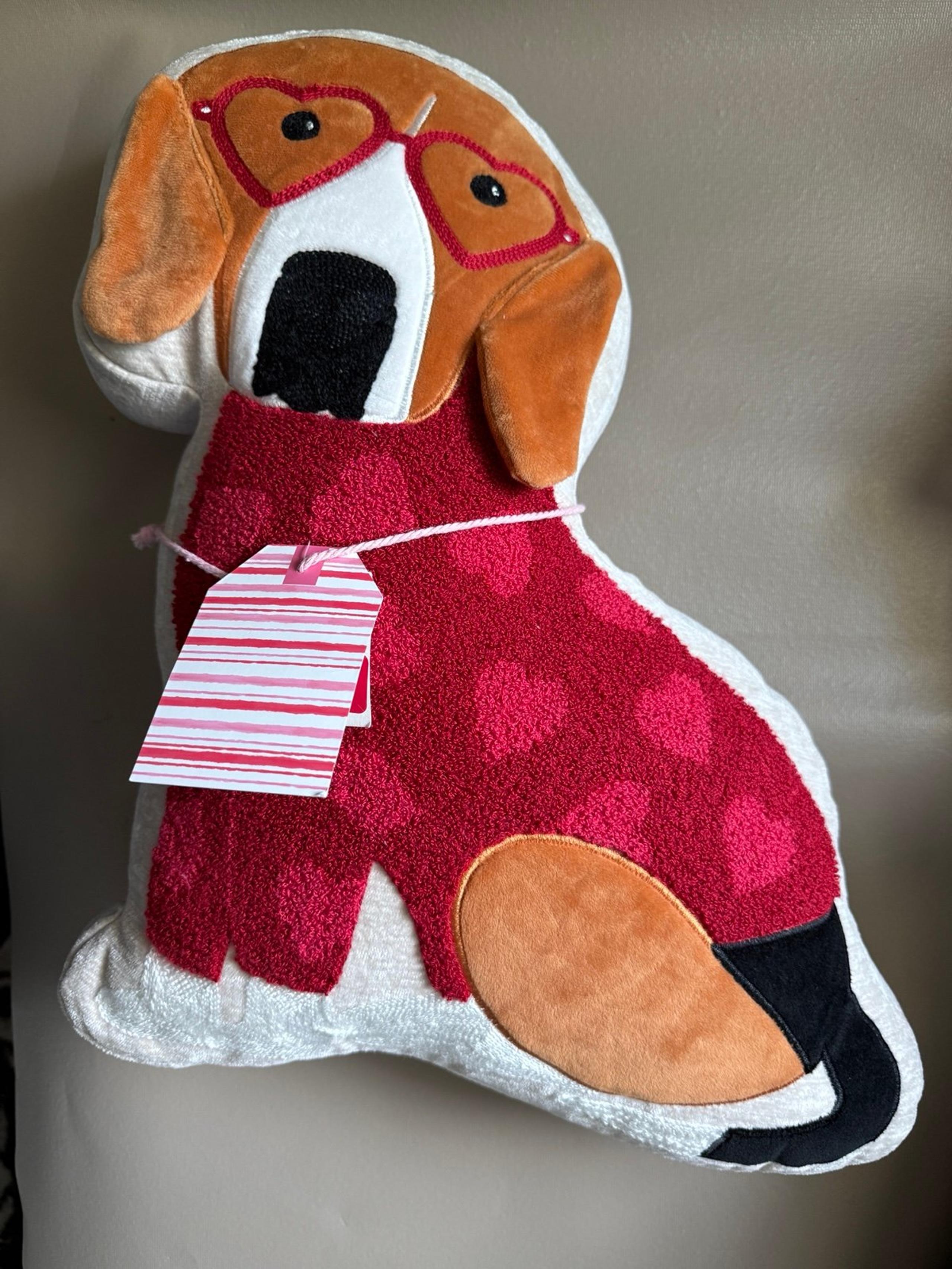 Envogue Beagle Valentines Dog Decorative Pillow