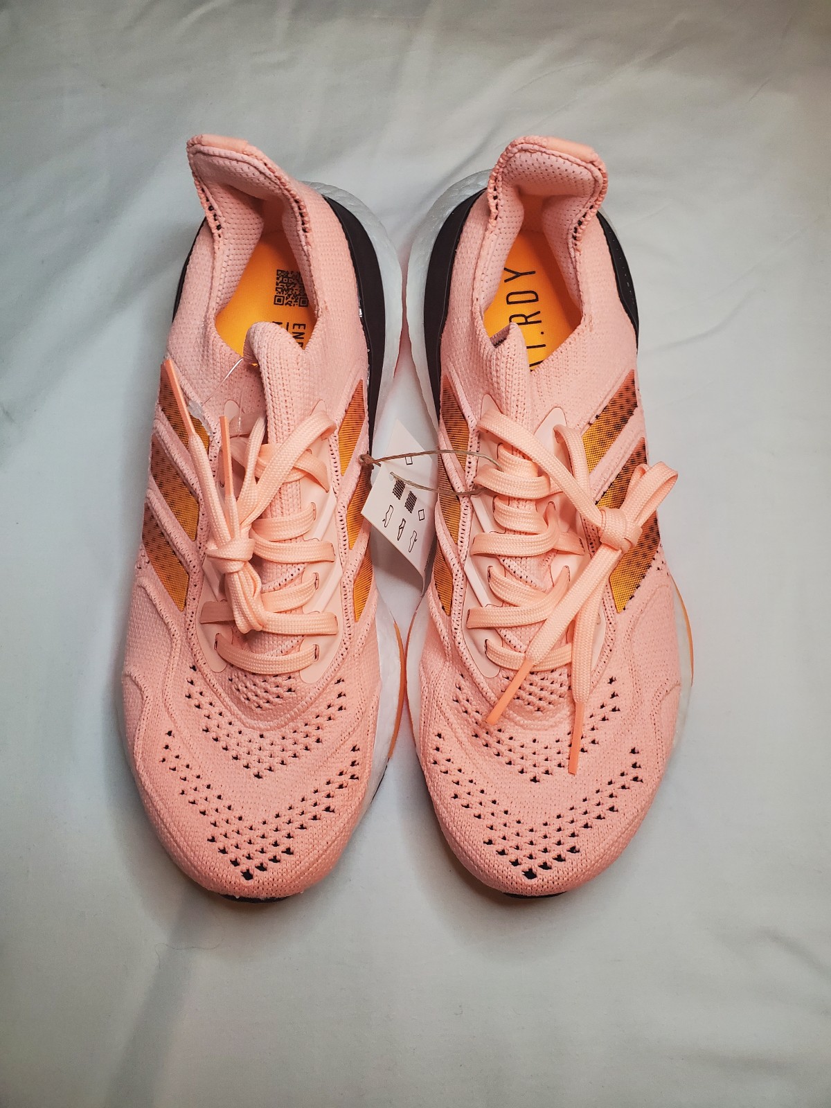 NEW ADIDAS Ultraboost 22 Heat