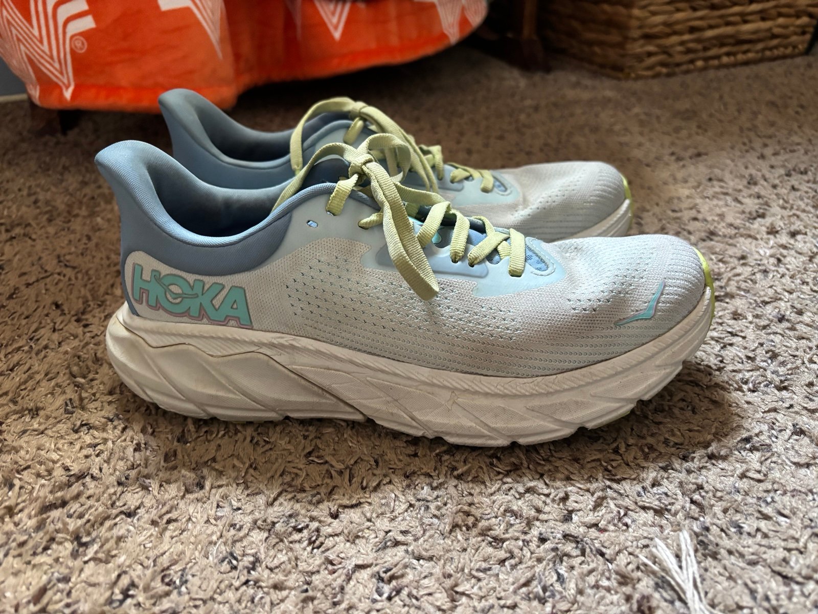 8.5 Hoka Arahi 7s