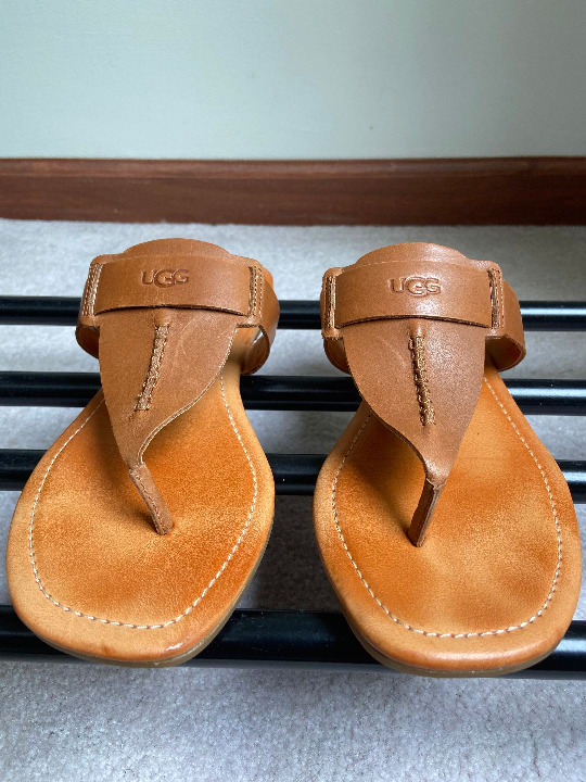 UGG Women Gaila Leather Sandals NEW