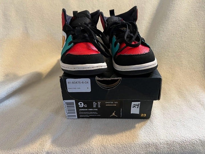 JORDAN 1 MID(TD) Size 9 for toddlers