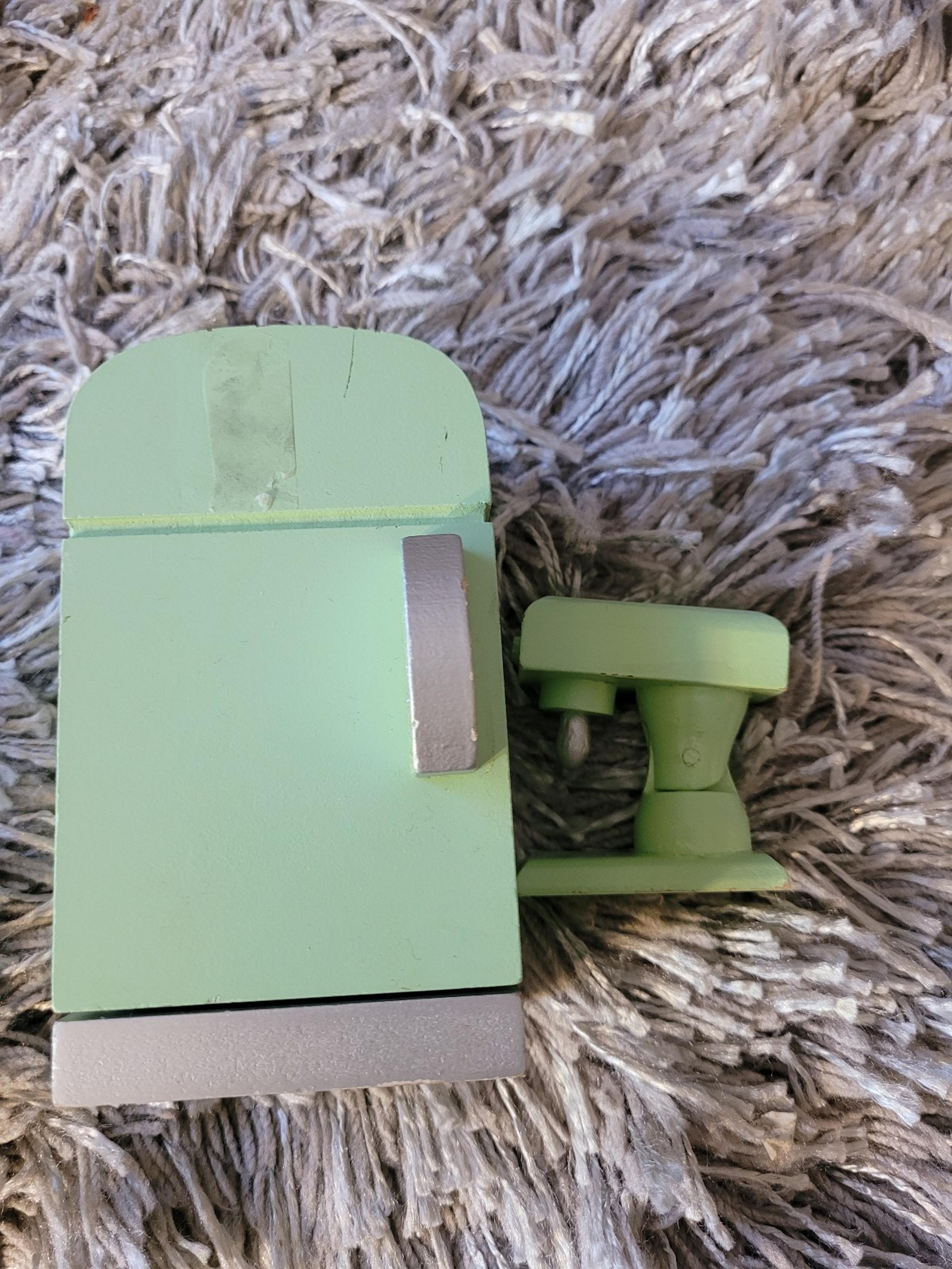 POTTERY BARN PBK GREEN DOLL FURNITURE KITCHEN REFRIGERATOR/mixer Discontinued 09