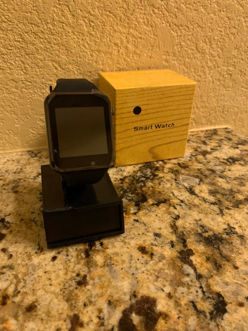 Smart watch with camera and black band