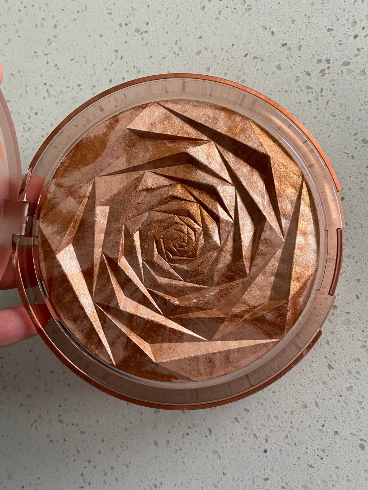 HUDABEAUTY highlighter discontinued