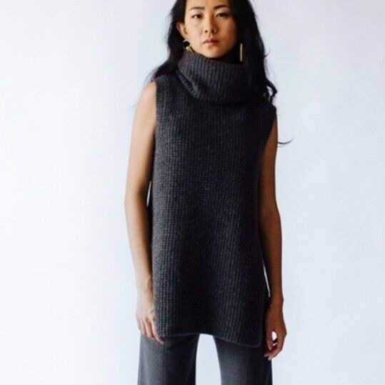 Epoque Evolution Gray 100% Merino Wool Textured Turtleneck Sleeveless Sweater M