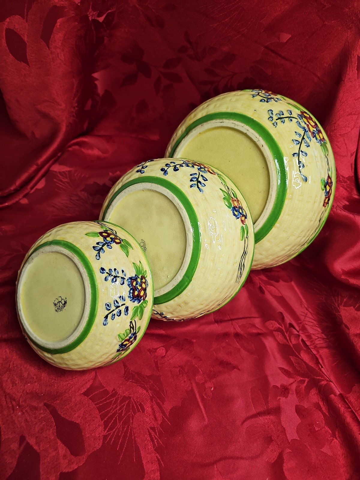 Antique Japanese bowl set