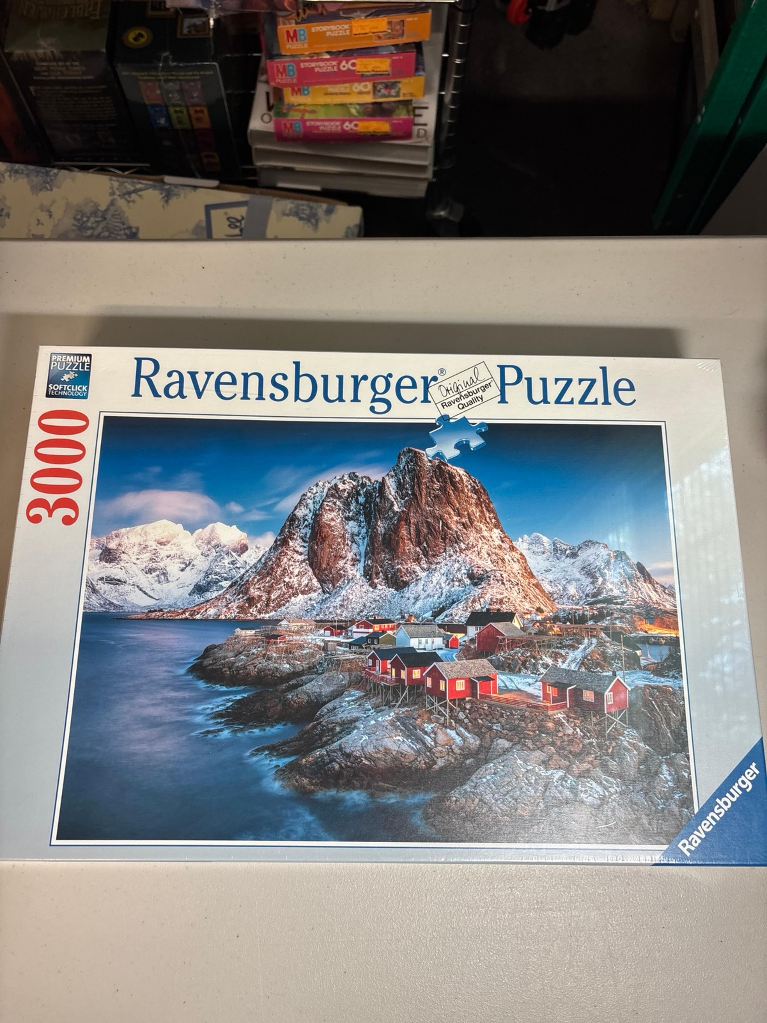 NIB - Ravensburger 3000 piece puzzle-Hamnoy, Lofoten