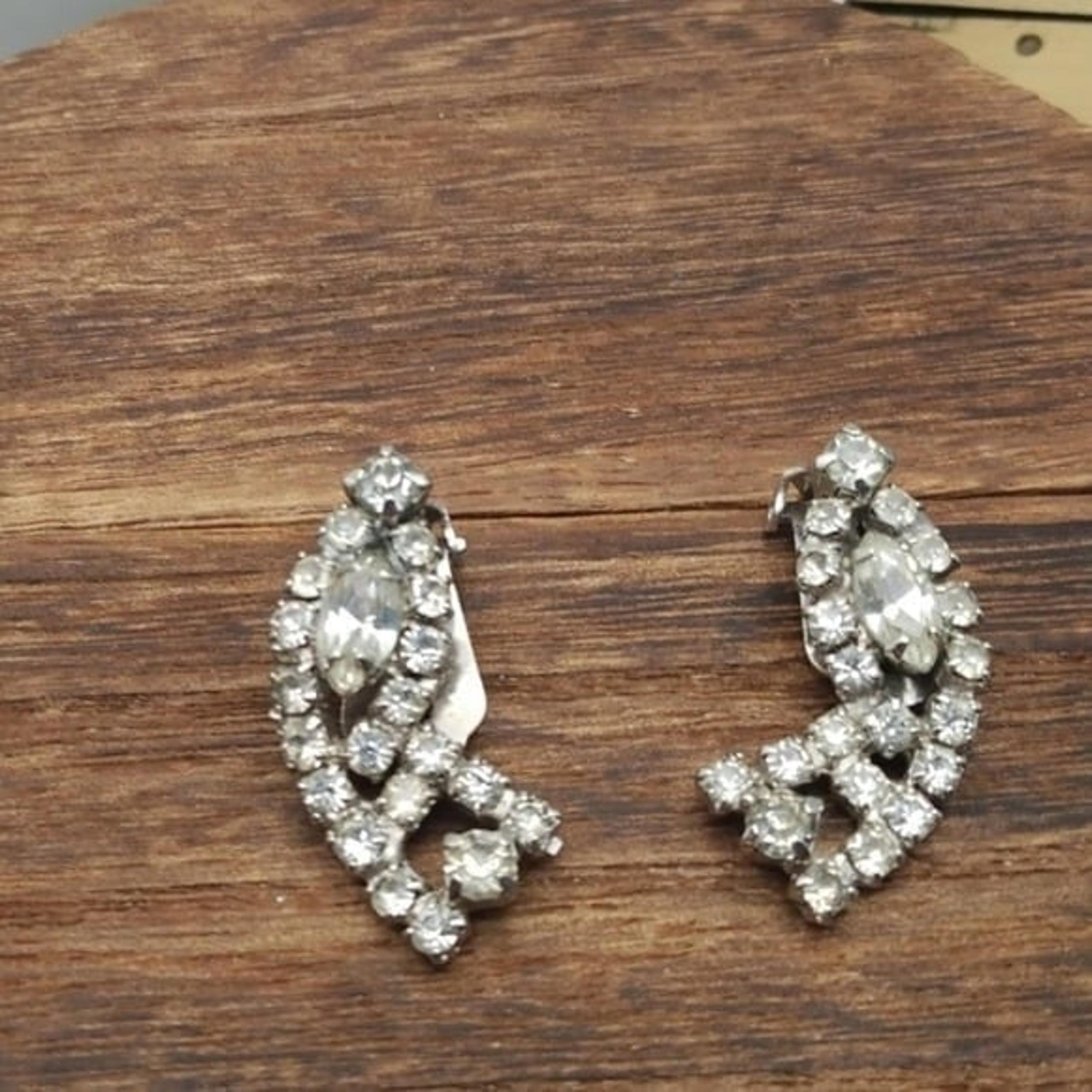 Icy rhinestone mid century clip on earrings E217
