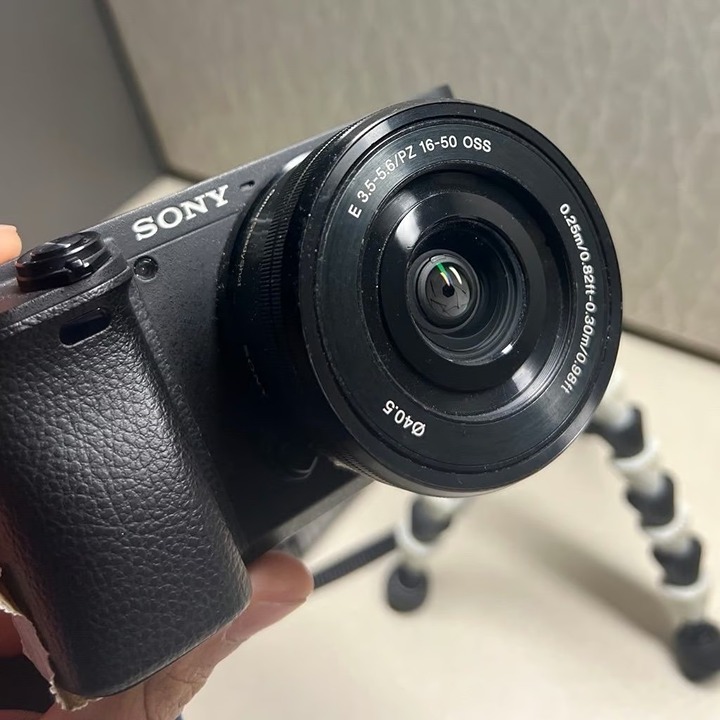 Sony Alpha a6400 Mirrorless Camera with E PZ 16-50mm f/ 3.5-5.6 OSS Lens