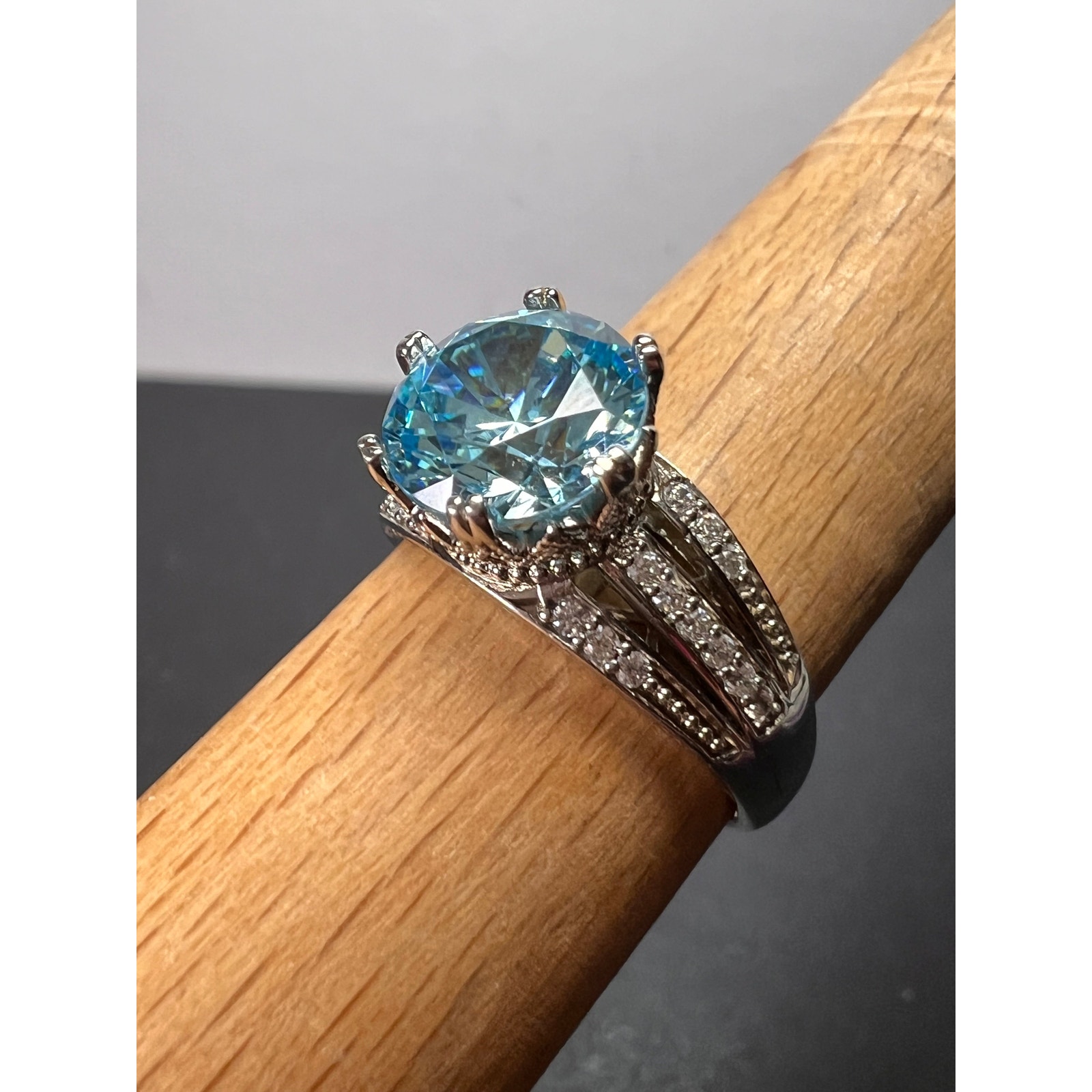 Blue CZ sterling silver crown setting solitaire ring size 9