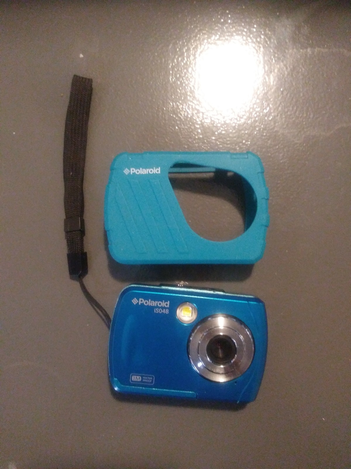 Polaroid is048 camera
