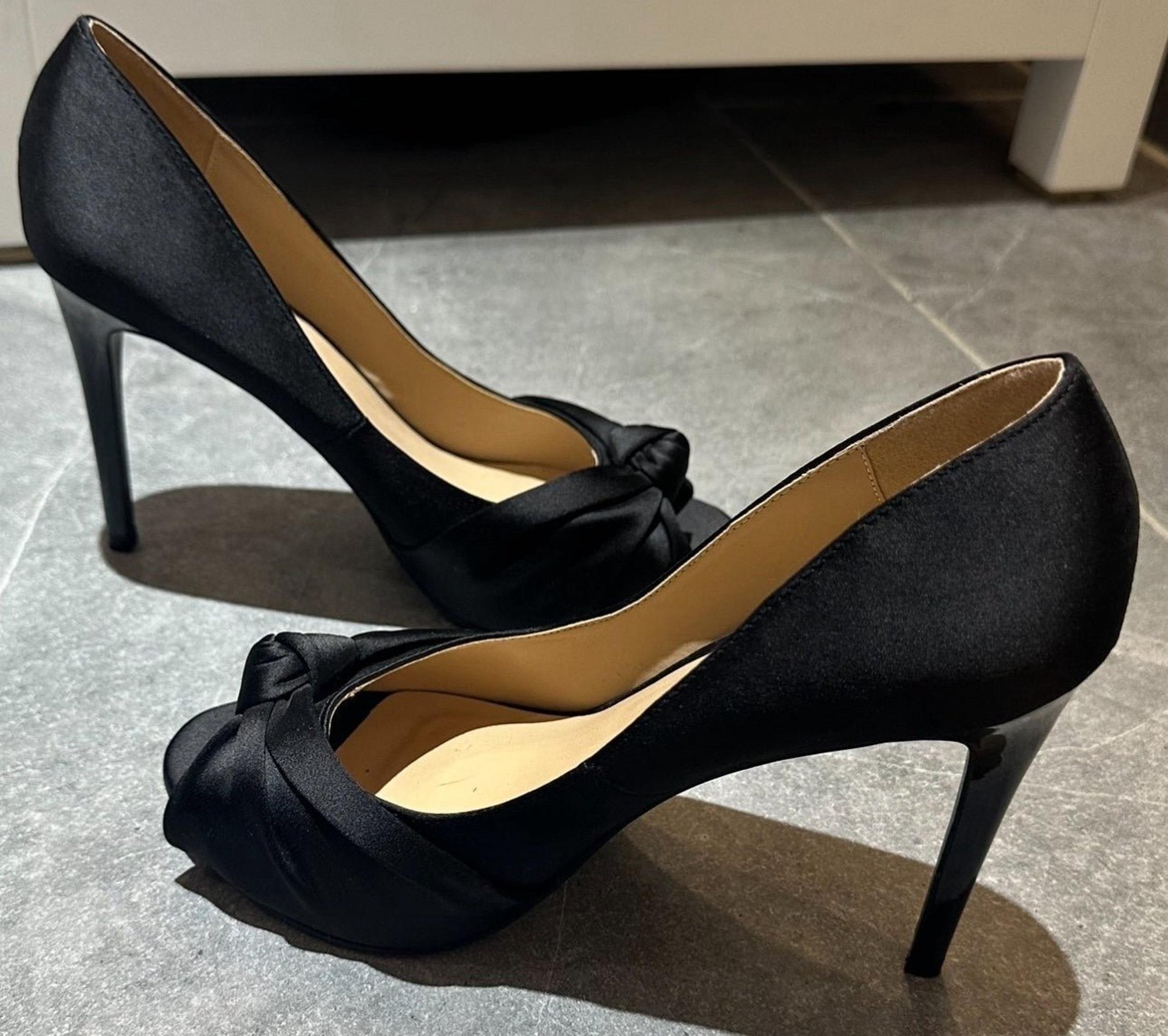 Bebe high heel pumps Bryiana Black Satin pump size 8.5