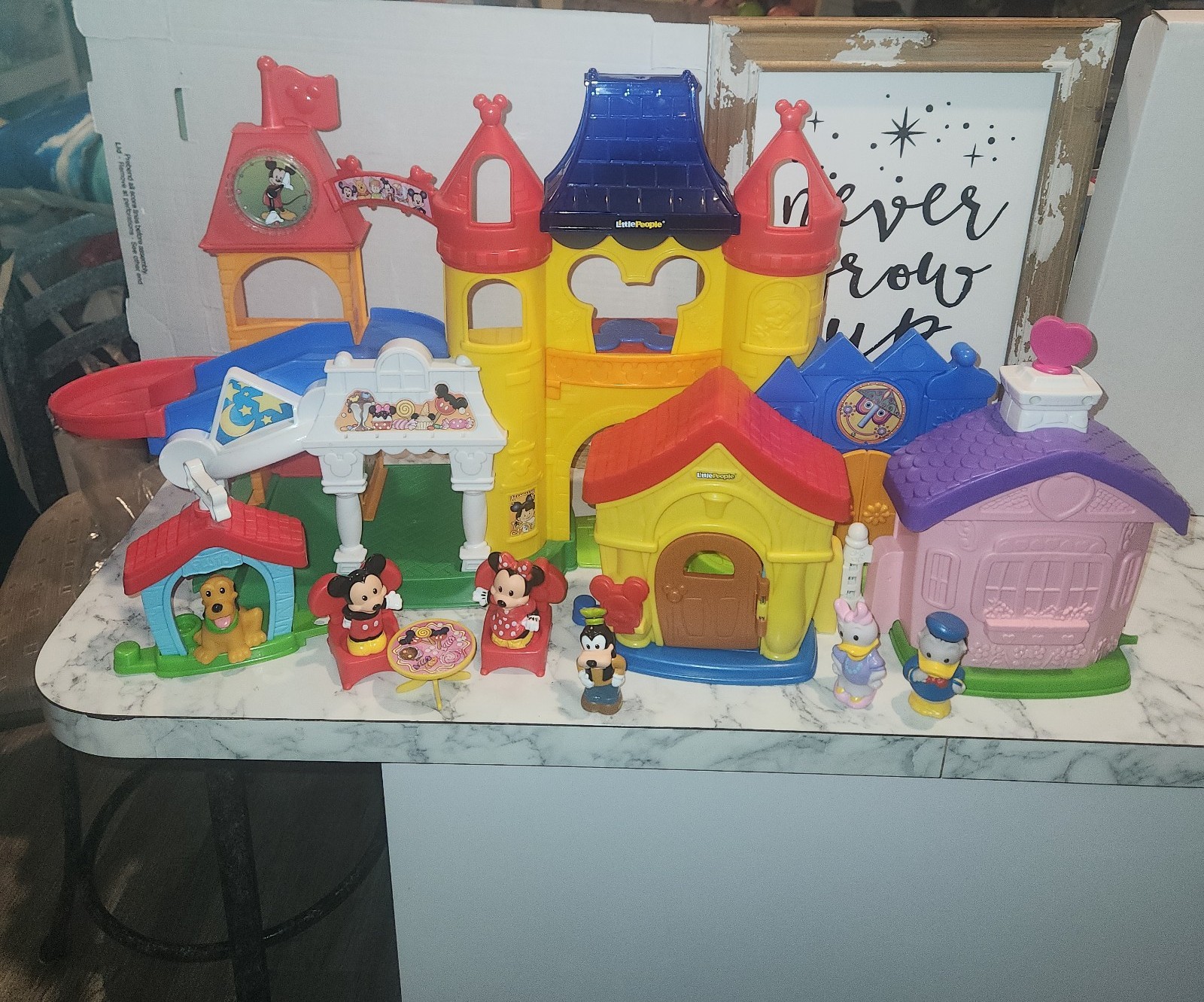 Disney Little People Magic of Disney Bundle Day at Disney Minnie & Mickey house