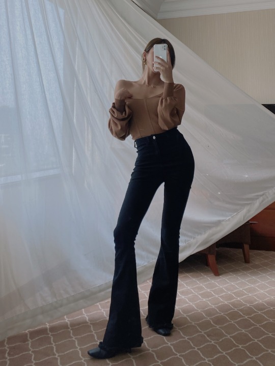 High-rise flared jeans
