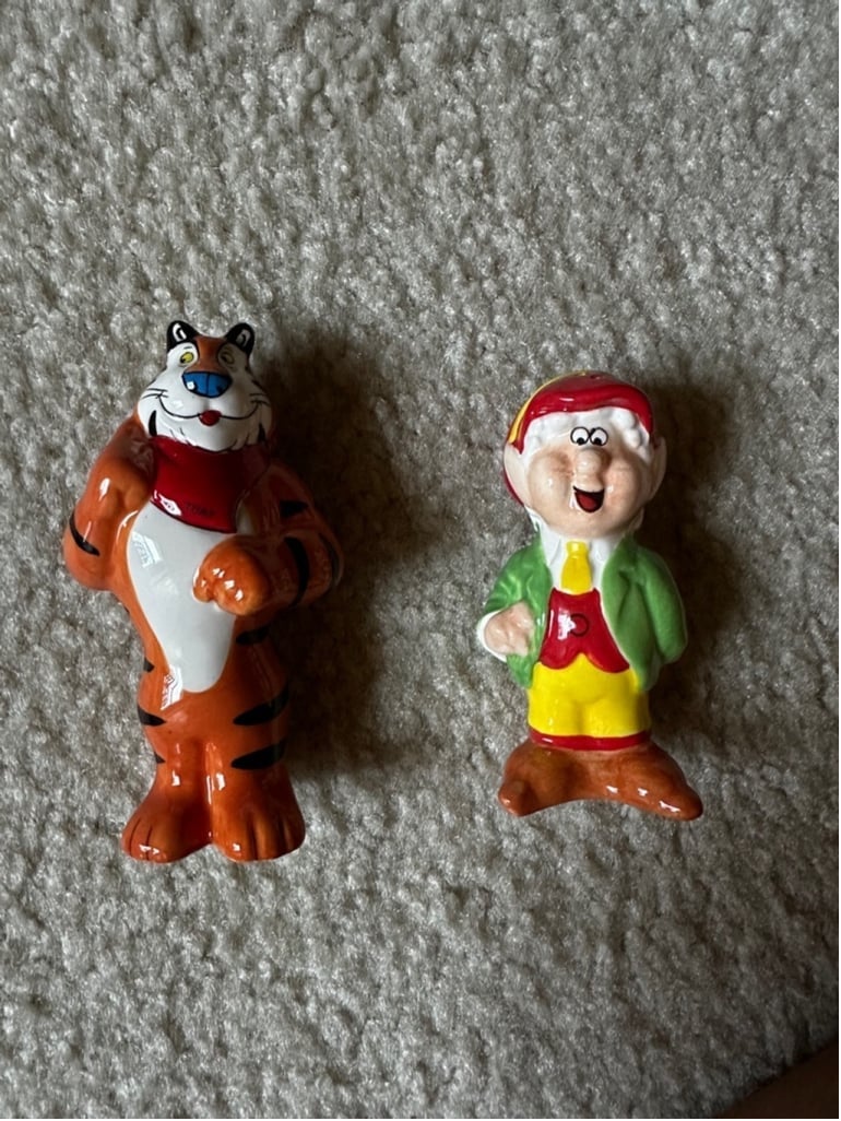 Tony Tiger and Ernie Keebler salt & pepper shakers