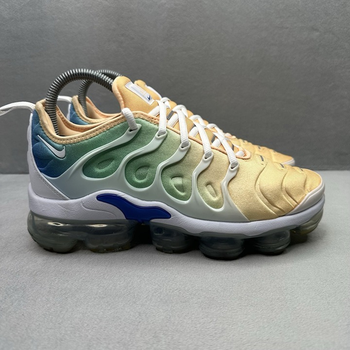Nike Air VaporMax Plus Womens Size 7.5 Shoes White Light Menta Athletic Sneakers