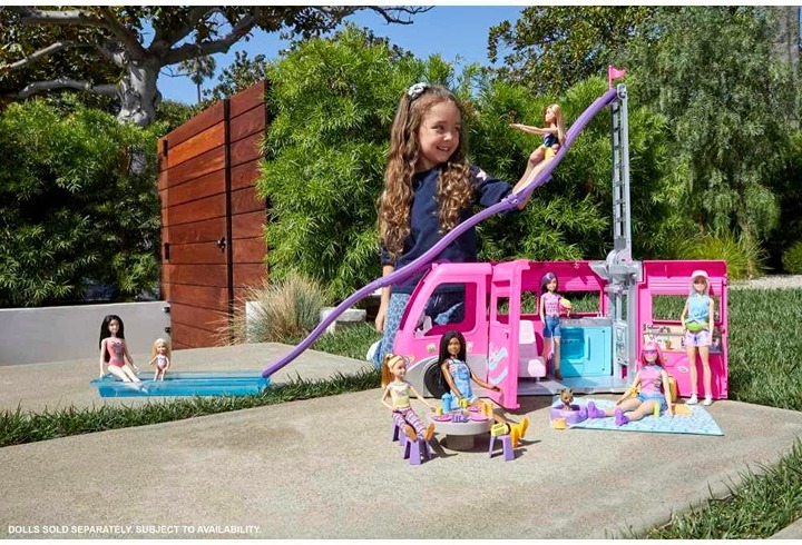 Camper Playset, Dreamcamper Toy Vehicle with 60 Accessories Including Fur
