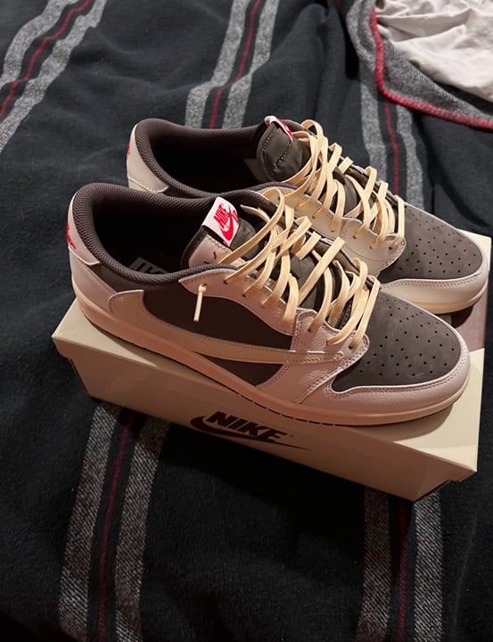 travis scott Jordan 1 low reverse mocha