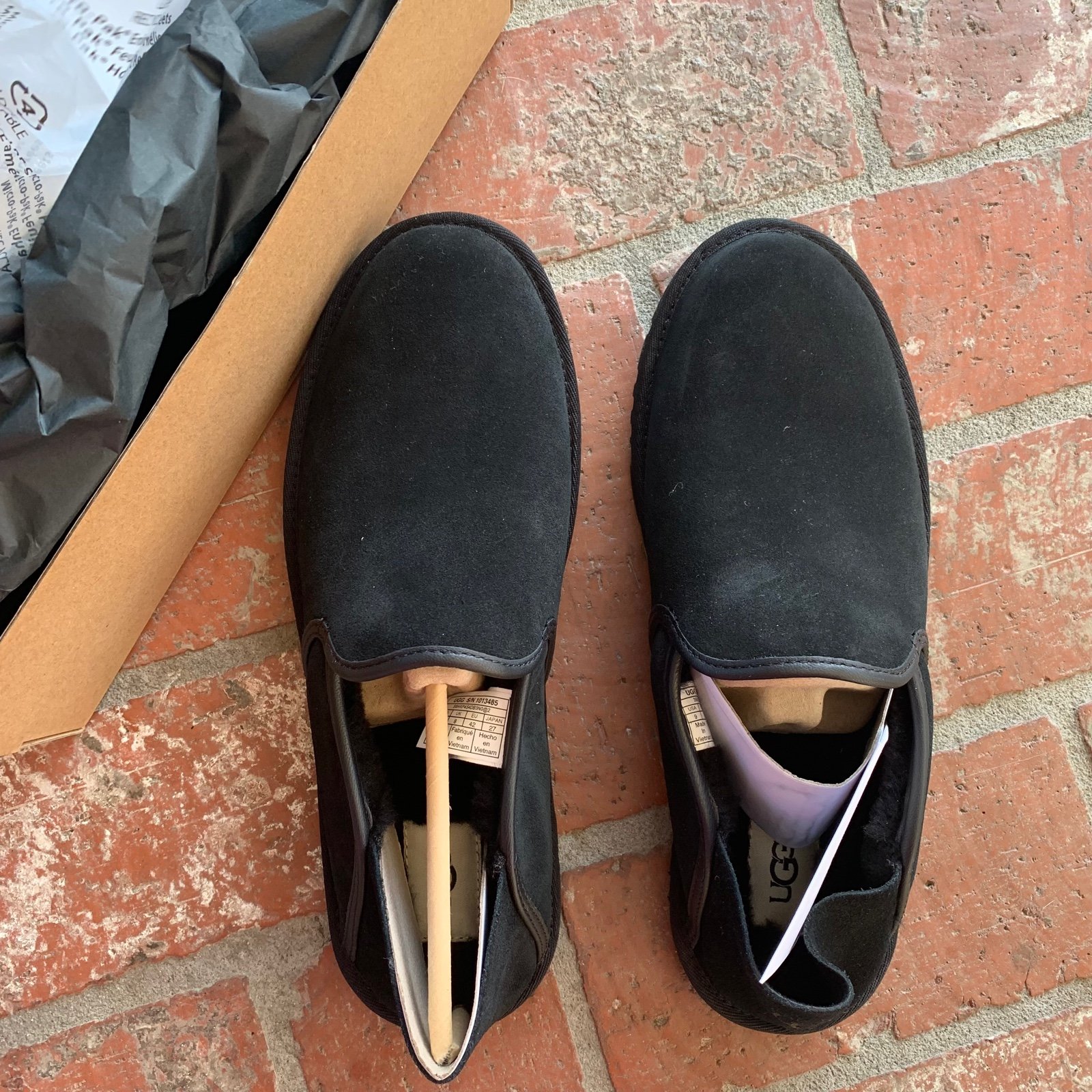 NWT Men’s UGGs Size 9!