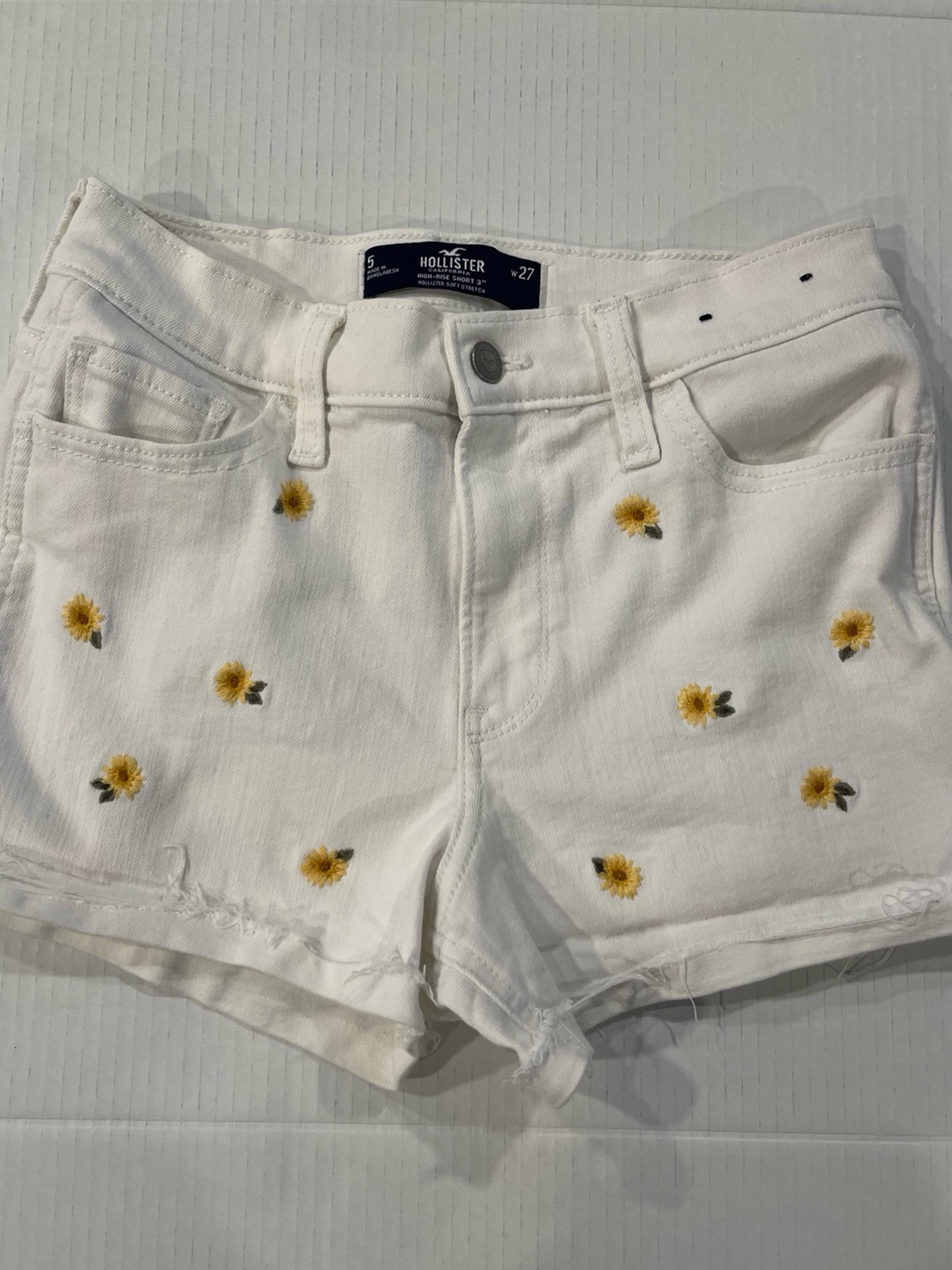 Hollister Shorts.high-rise .size 5.waist 27..flower embroidery.