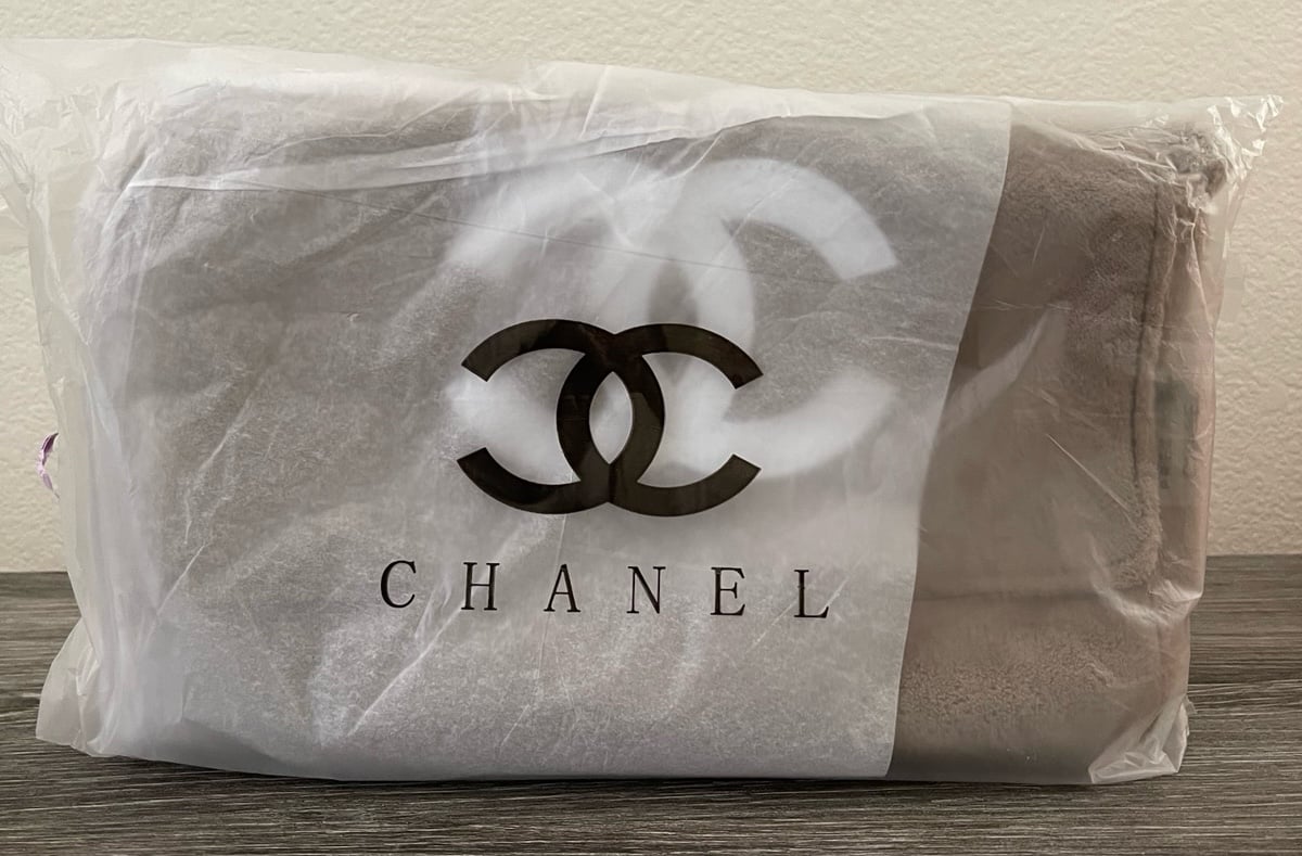 CHANEL PRECISION GWP CROSSBODY PLUSH BAG NWT!!
