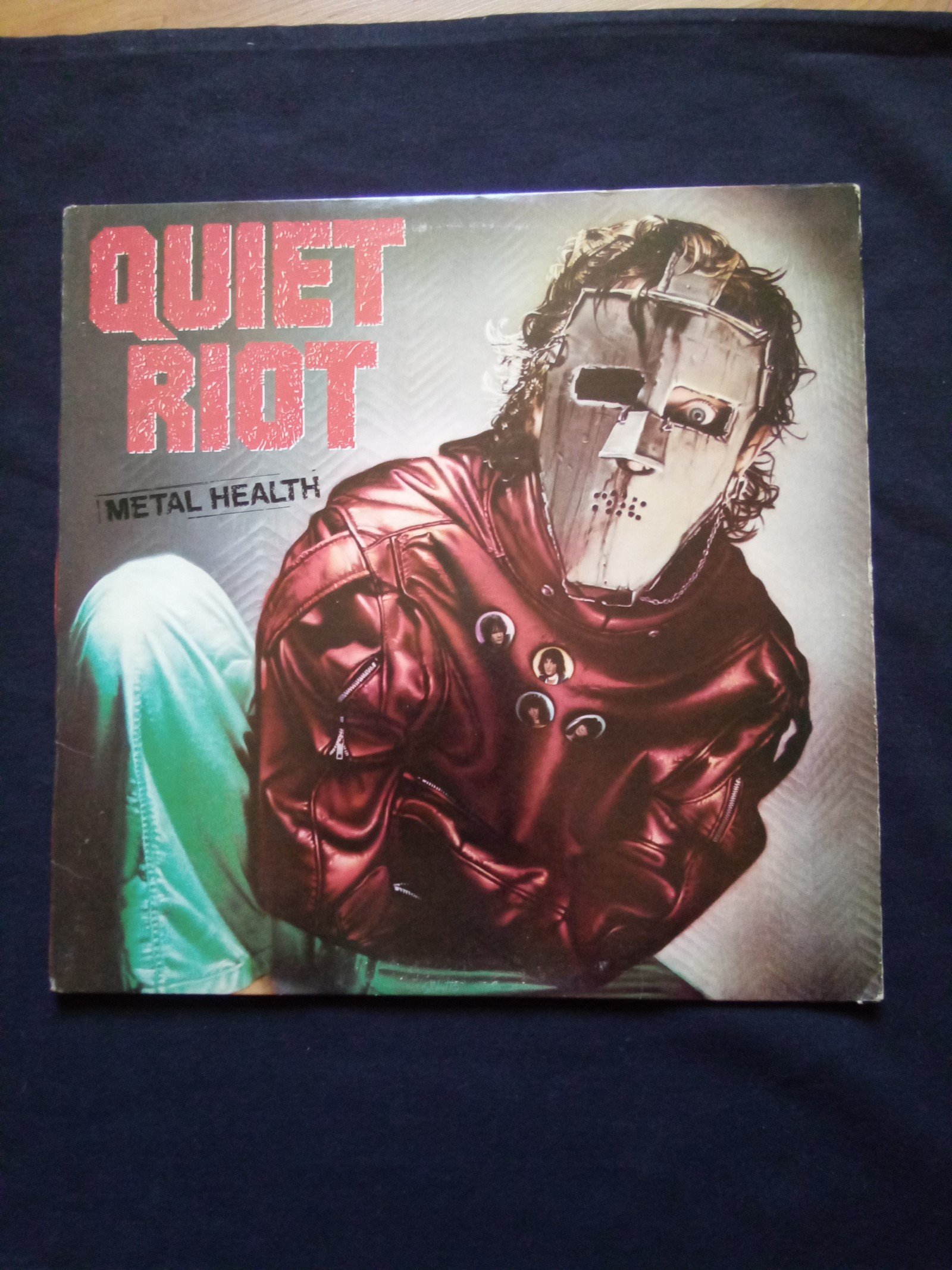VINTAGE VINYL LP QUIET RIOT / METAL HEALTH 1983 FIRST PRESS NEAR PERFECT COND.