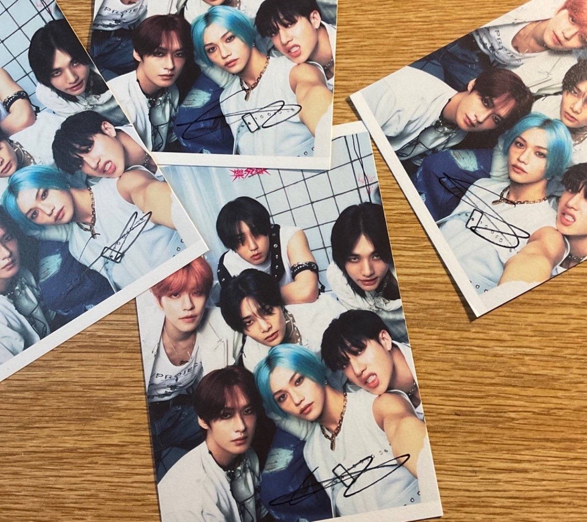 Straykids Leeknow Signed Postcard