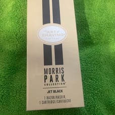 The Art Of Shaving Morris Park Collection Razor - Jet Black NEW