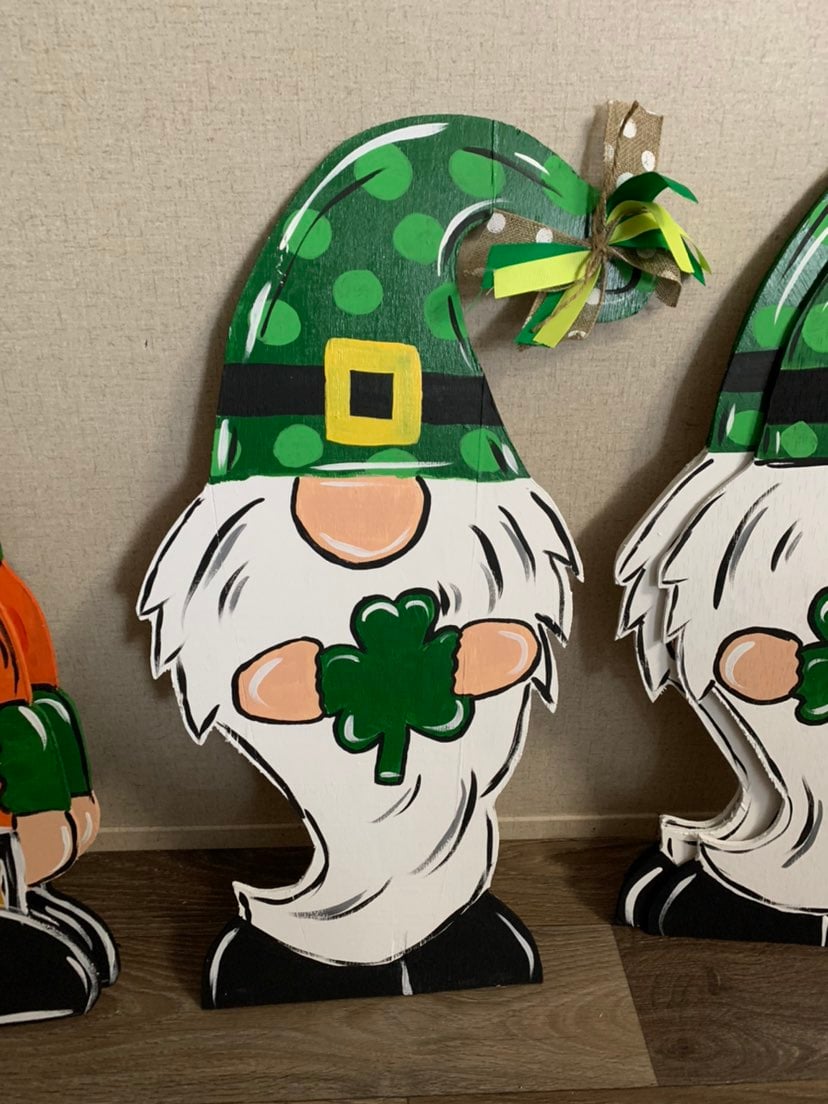 St patricks day gnome door hanger