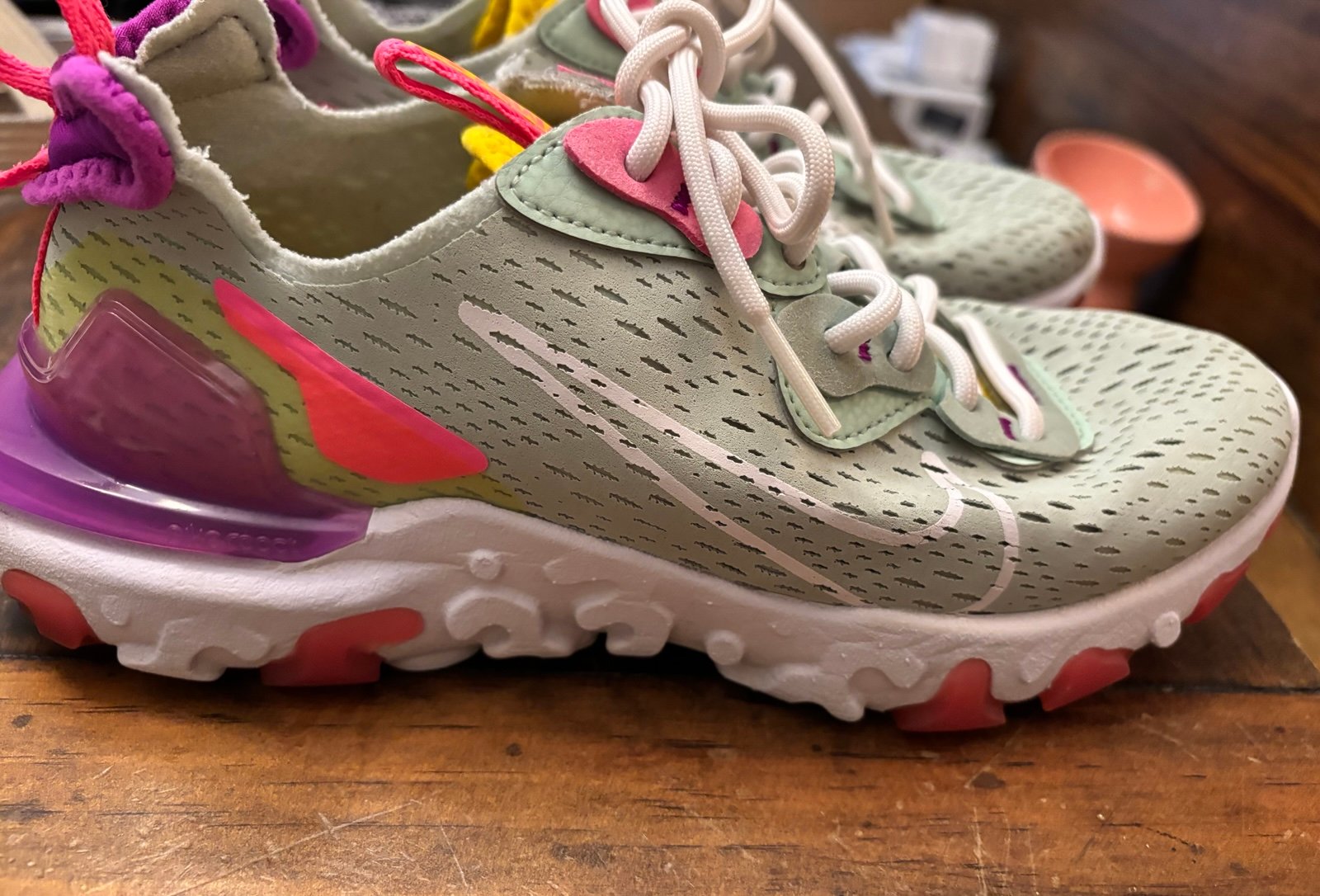 Women's Nike React Vision Size 6 Pistachio/Frost White 6