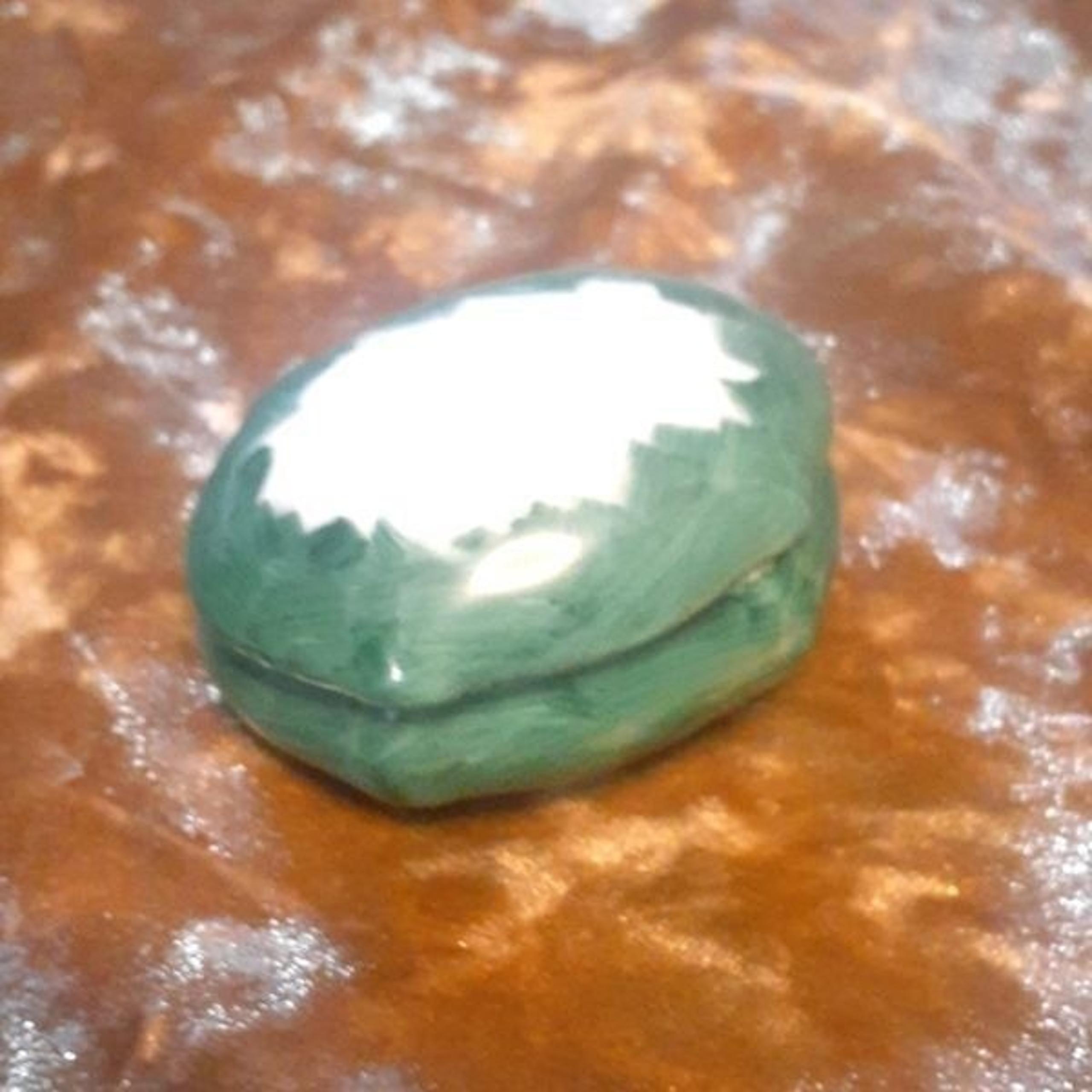 Porcelian/ceramic trinket box