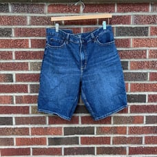 Lee Medium Washed Blue Regular Fit Mid Rise Bermuda Denim Shorts
