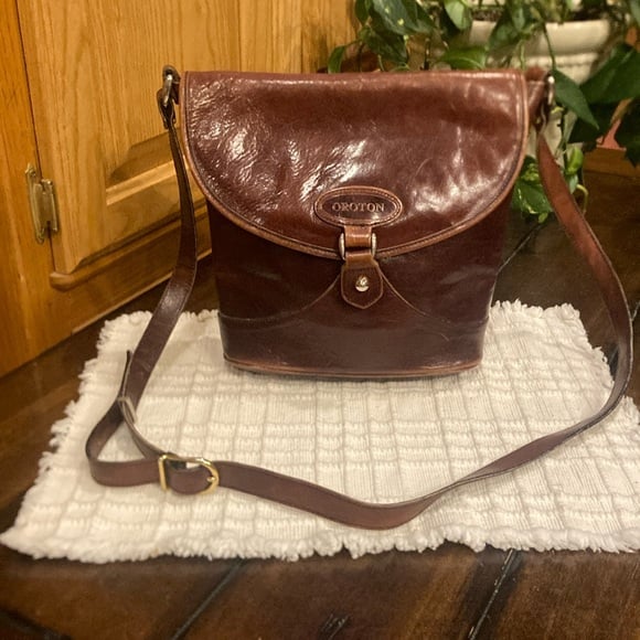 Oroton Caramel Brown Leather Shoulder Bag / Cross Body (ABBA)