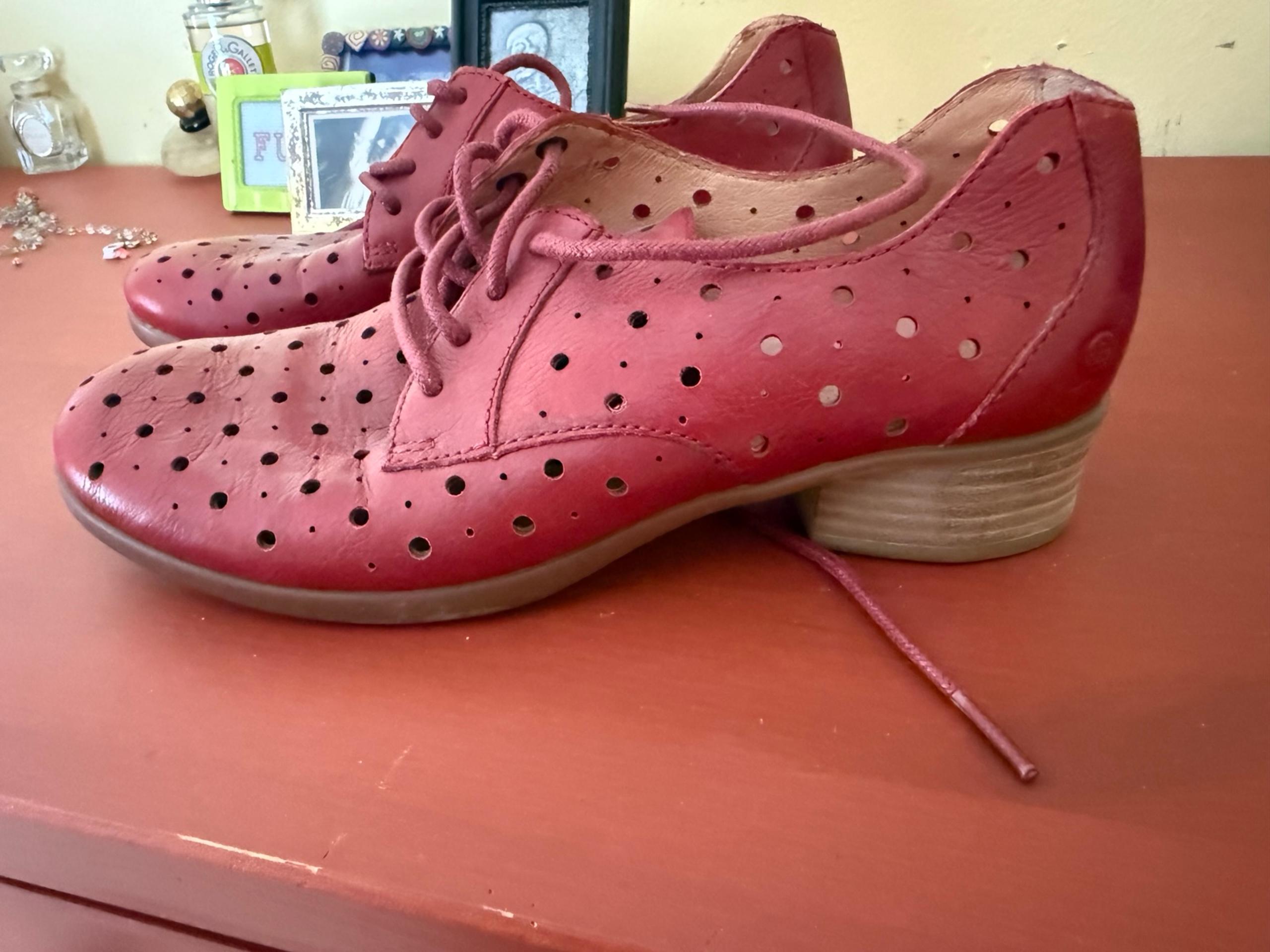 Born Women's Red Leather Perforated Lace Up Oxford Shoes EU 39 US 8.5
