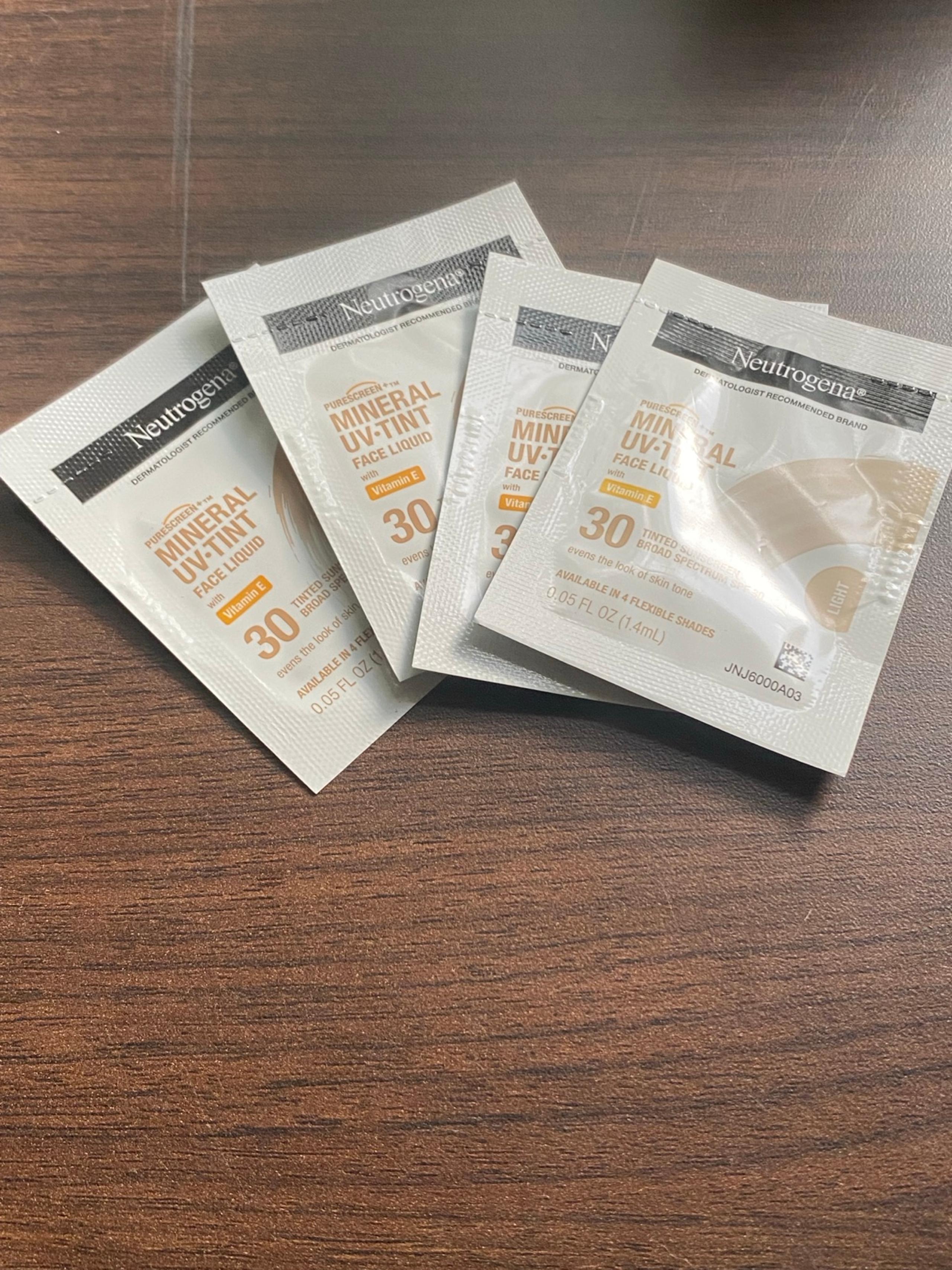4 sample size Neutrogena Cream tinted 30 tinted face liquid Suncare