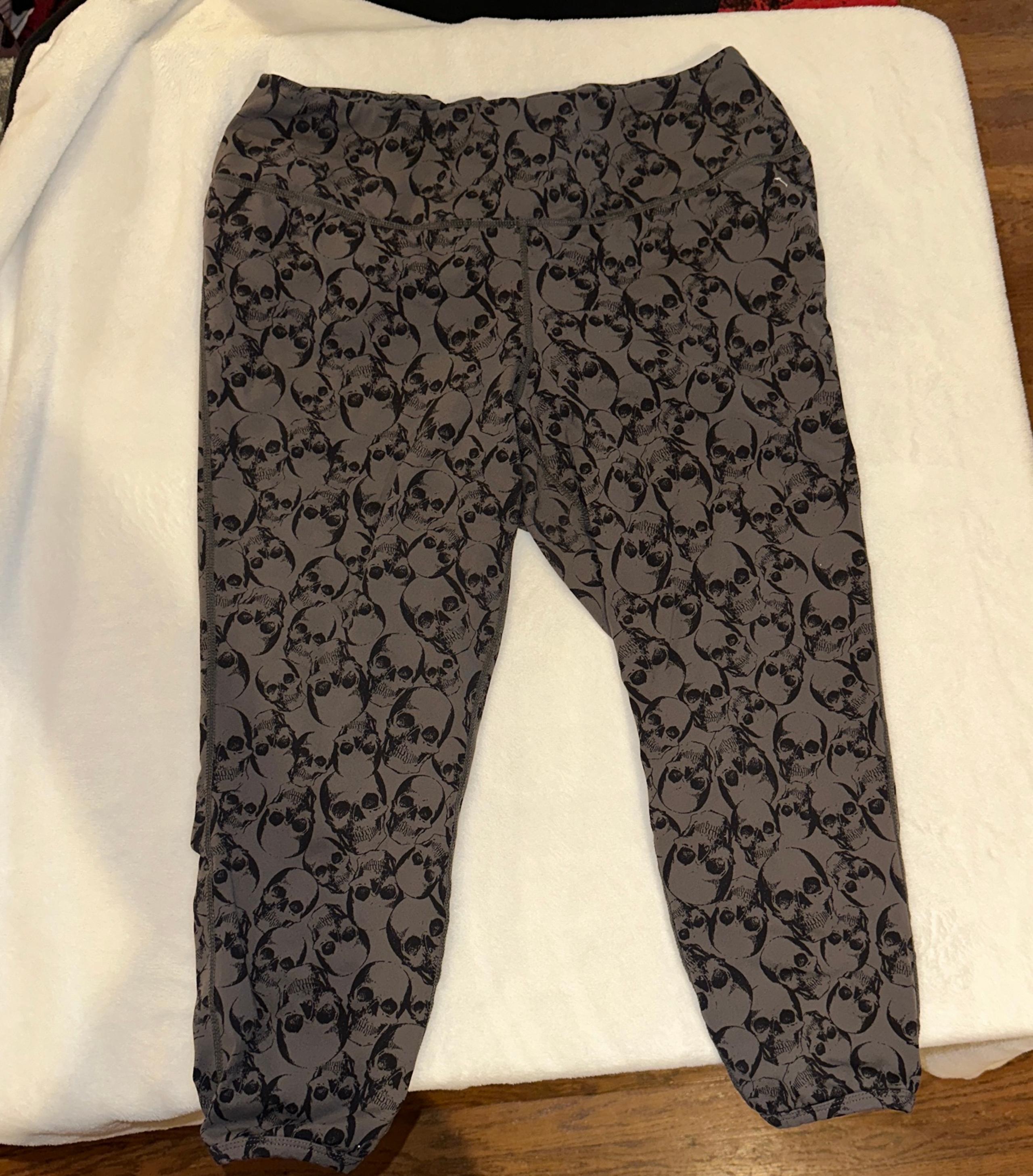 Torrid Skull Athletic Cropped Leggings Sz 1