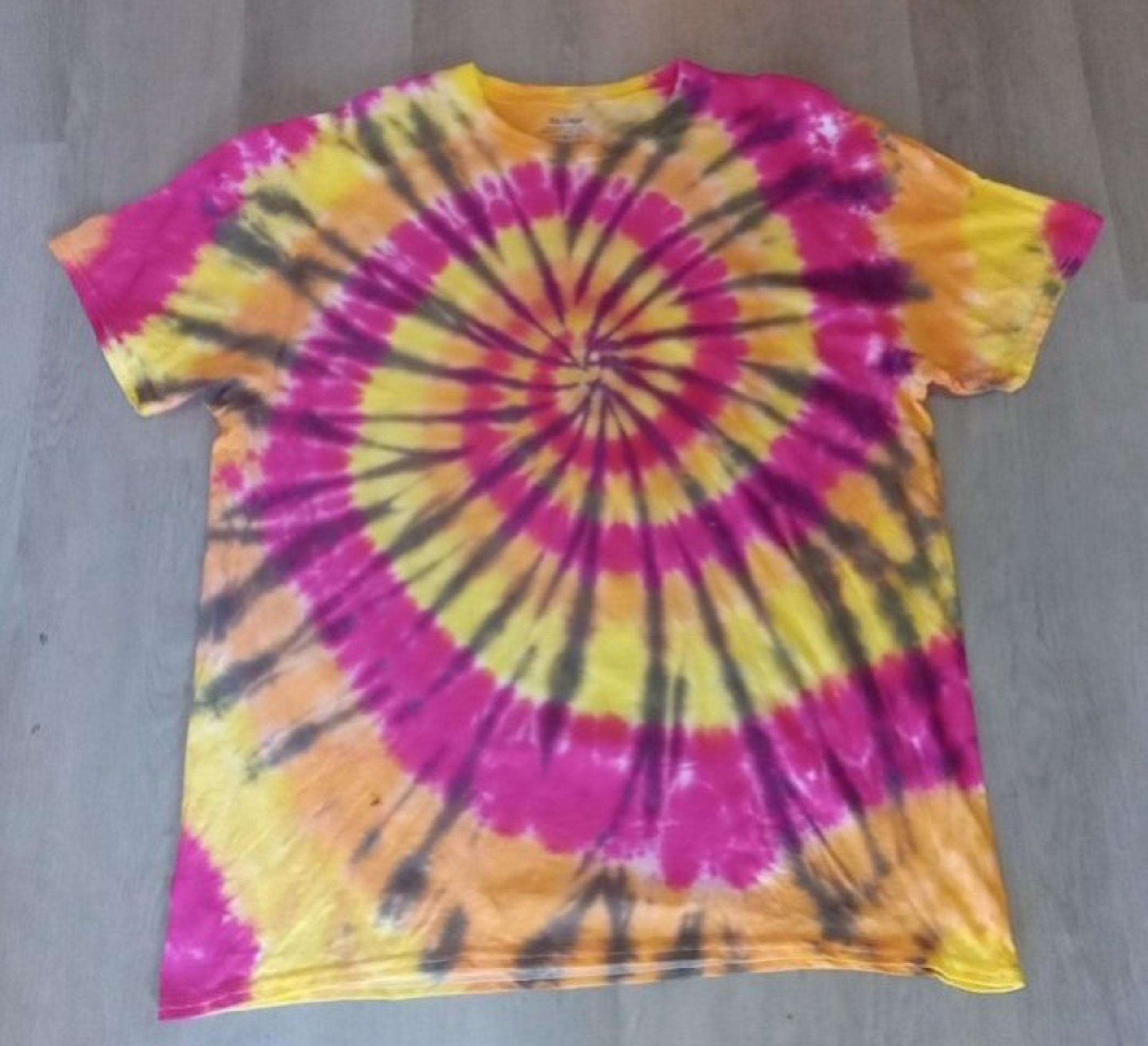XL tie dye shirt