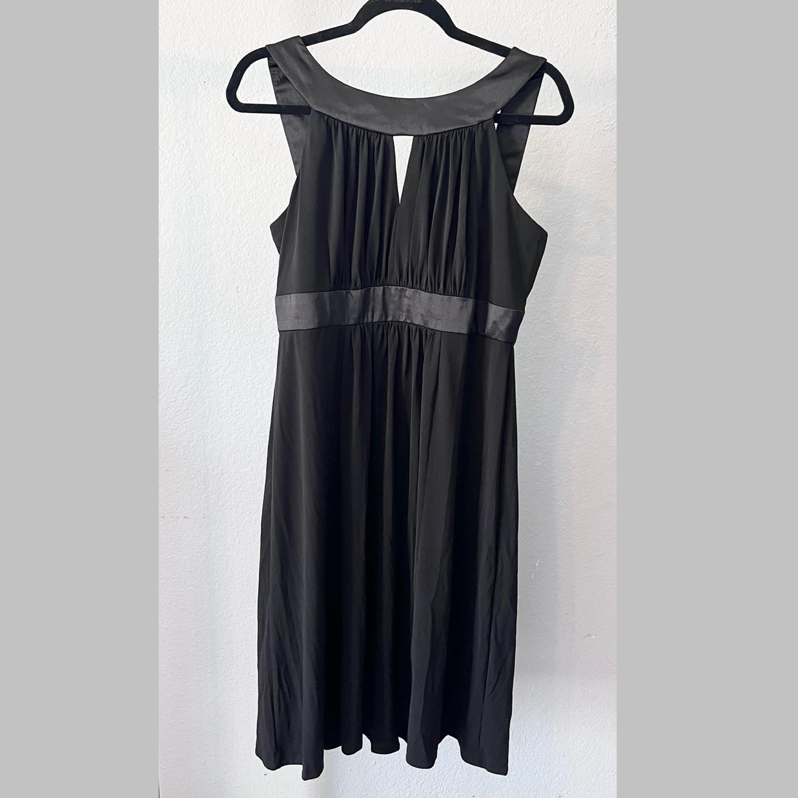 DAVID’S BRIDAL Black Knee Length Keyhole Bridal Bridesmaid Dress 10