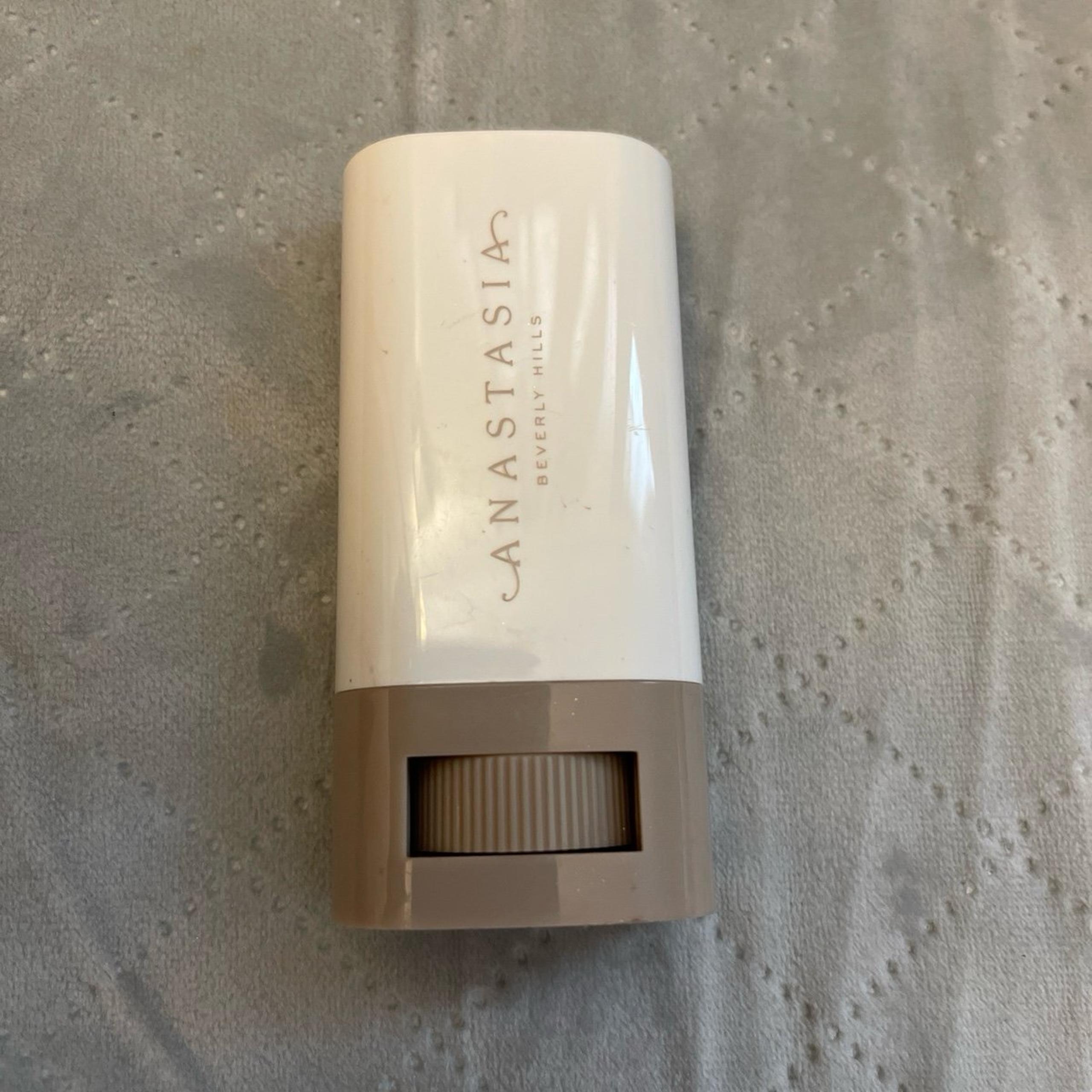 Anastasia Beverly Hills Beauty Balm Serum Boosted Skin Tint