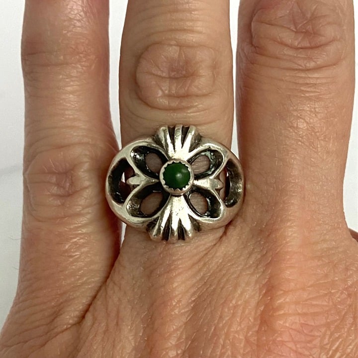 VTG Sterling Silver 925 Southwest Style Sand Cast Green Onyx Band Ring Sz 6.25
