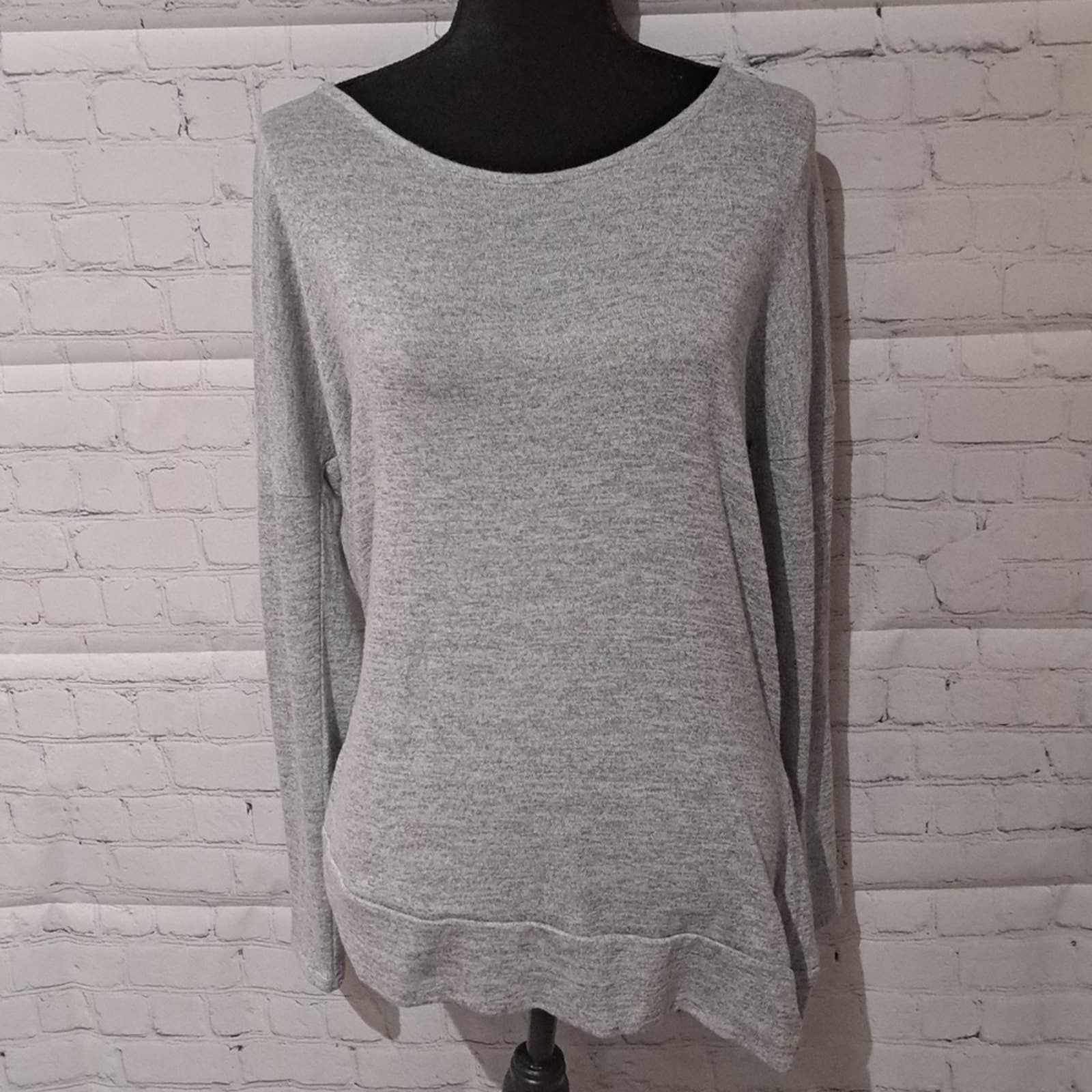 ATHLETA silver/gray razorback sweatshirt, sz LG; wore 2x!
