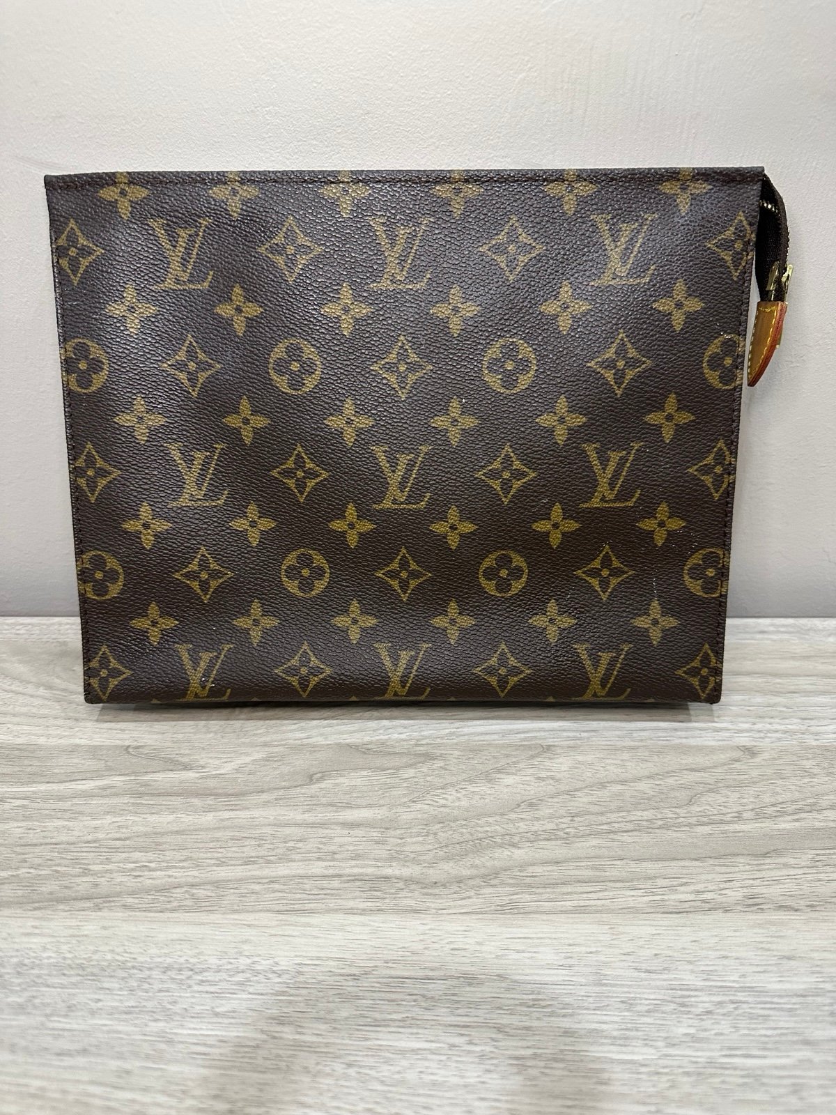 Louis Vuitton toiletry 26