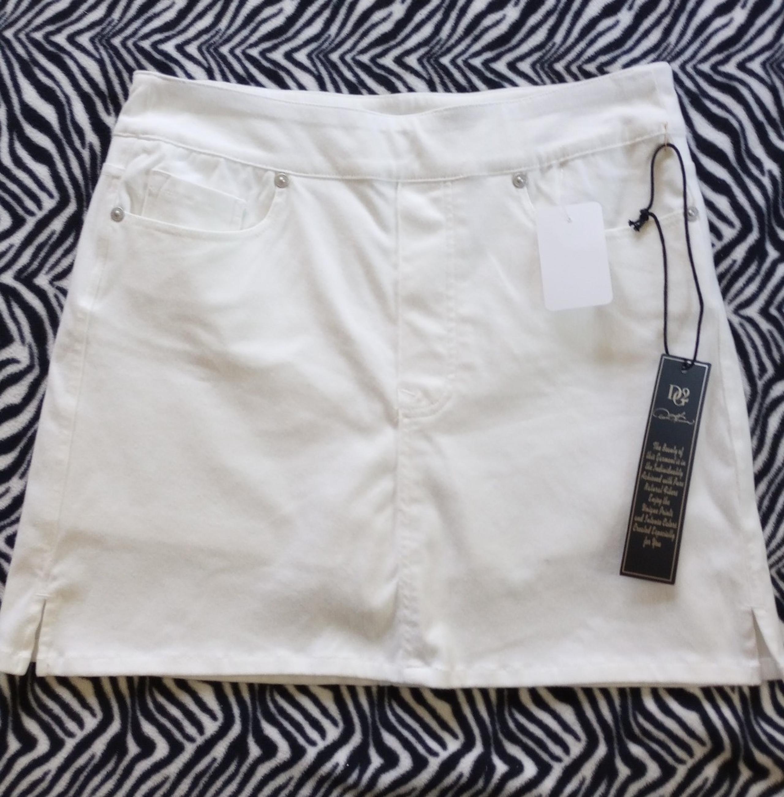 Skort DG2 winter white NWT sz PM